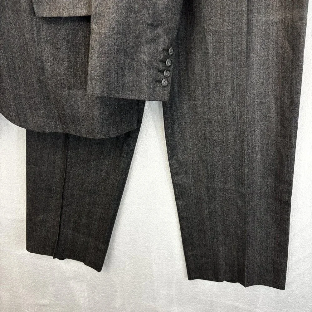 Vintage USA Made Wool Suit Mens 42R 35x30 Gray Pinstripe Jacket Pleated‎ Pants